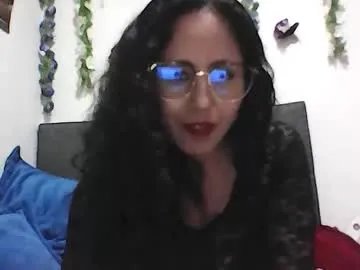Freechat curlybutterfly on Chaturbate