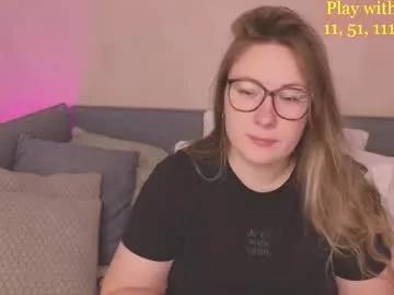 cute_darina — GOAL: tease me [147 tokens remaining] Hit me up if u wanna lose NNN  #bbw #squirt #bigboobs #curvy #natural