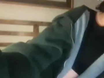 Offline fakenshitsis on Chaturbate