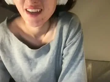 Offline fakenshitsis on Chaturbate