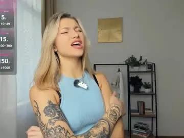 Freechat glossybabe_ on Chaturbate