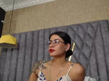 larakroff on Chaturbate