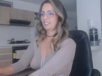 Freechat latinpaprika on Chaturbate