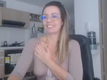 Freechat latinpaprika on Chaturbate