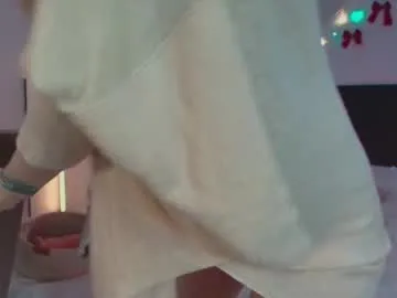 Offline lunaticabae on Chaturbate