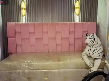 Offline madelen_b on Chaturbate