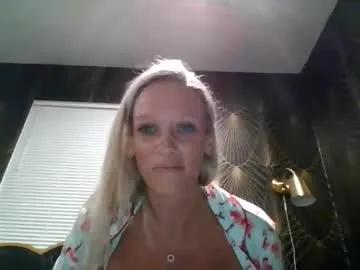 malibumelons on Chaturbate