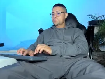 Freechat maxi_mux1 on Chaturbate