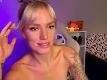 Freechat ohbabykelly on Chaturbate