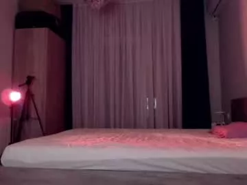 Freechat sarinaluv on Chaturbate