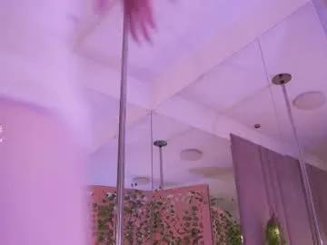 Group smiley_mia_ on Chaturbate