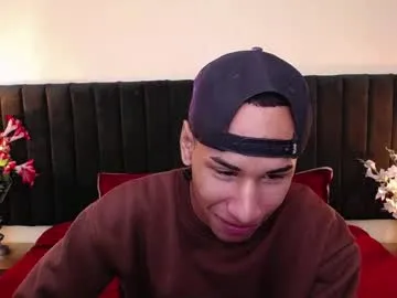 Freechat soft_attraction on Chaturbate