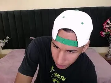 Freechat soft_attraction on Chaturbate