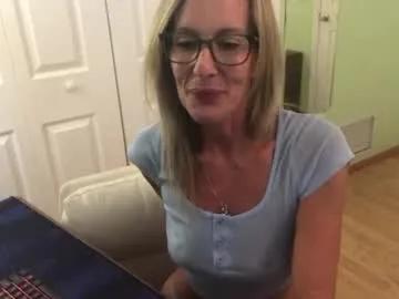 sunniemilf on Chaturbate 