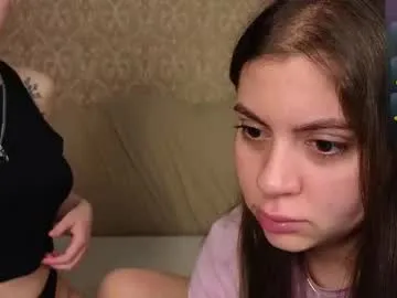 Freechat twobabesweet on Chaturbate