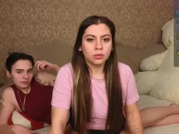 Freechat twobabesweet on Chaturbate