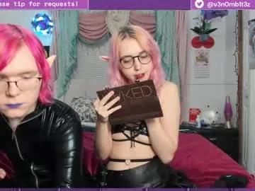 Freechat v3n0mb1t3z on Chaturbate