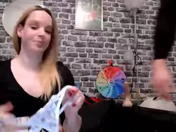 xhotmilf87x model from cb