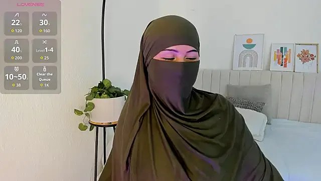 _Amirah — show boobs + oil in body