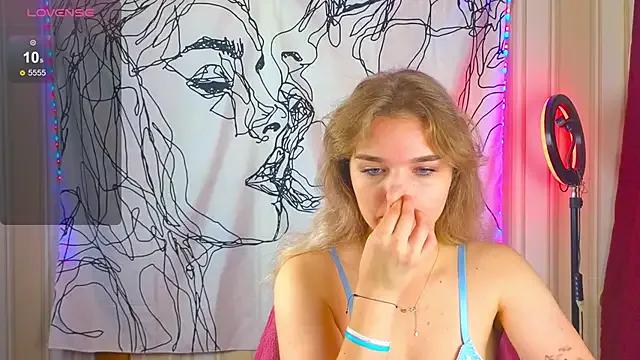 _EricaWinterr_ on StripChat