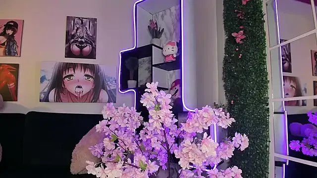 _liathompsom09 — naked  + fuck plug