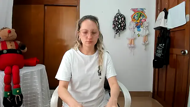 Adele_johnsonn1 model from StripChat