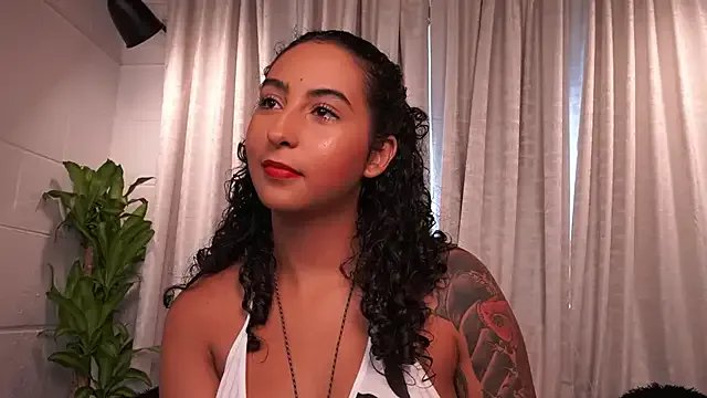 Freechat agatha_collins_ on StripChat