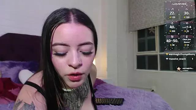 alanna_love01 on StripChat