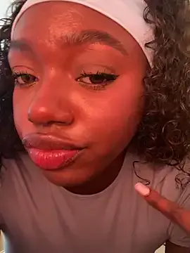 Freechat alissradiante1 on StripChat