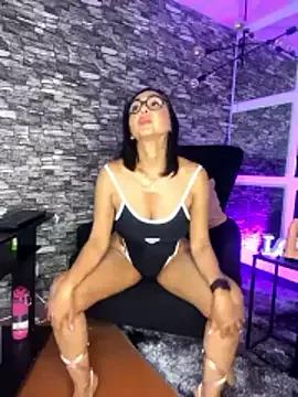 almaa_18 on StripChat