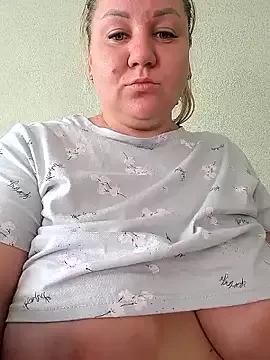 AnnaCurvy on StripChat 