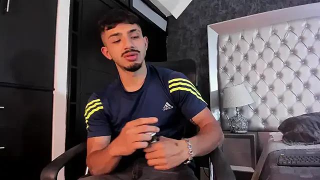 ArturoCardona_ on StripChat