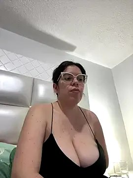 Freechat ashlymoon on StripChat