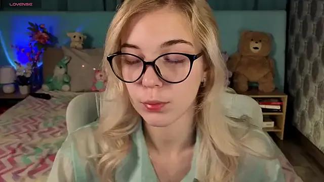 Freechat Aurora_Bennet on StripChat