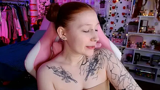 Offline Ayla_Hicks on StripChat