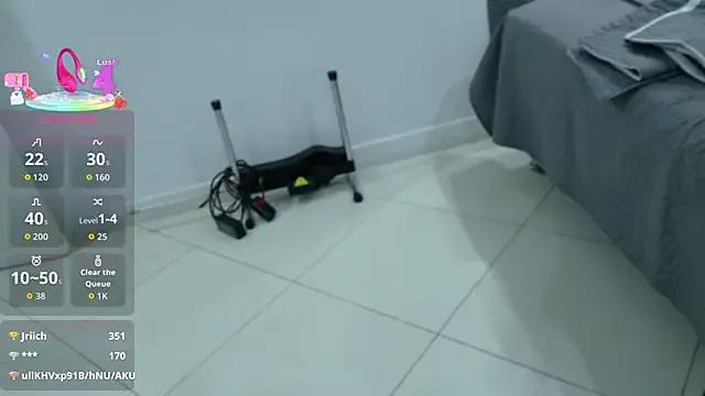 BeccaReedd on StripChat 