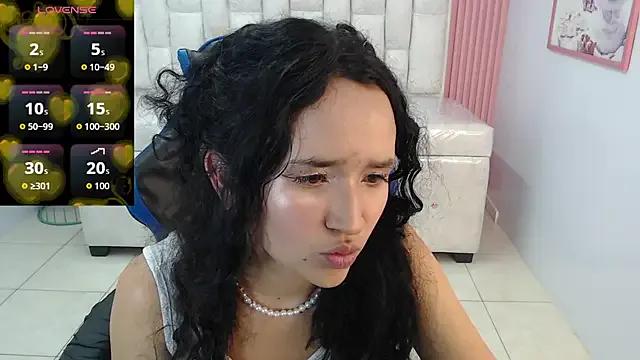 bella_vibess_s on StripChat 