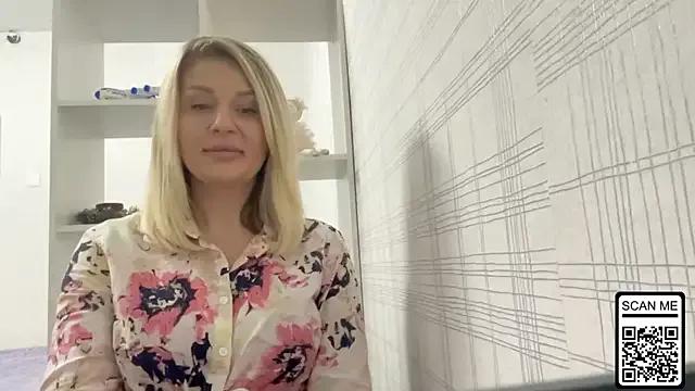 Blondie_xoxoxo — 3 playfull spanks