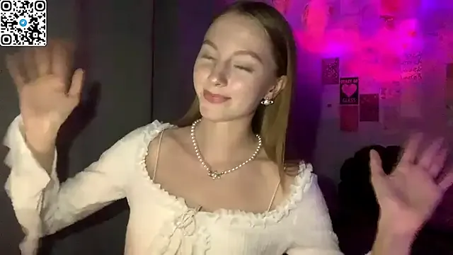 Offline BrightAnnie on StripChat