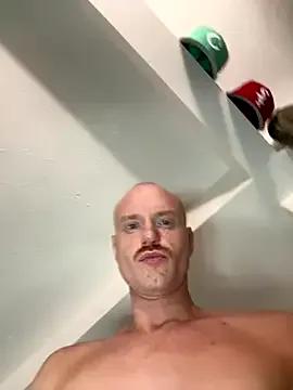 Freechat brofcker on StripChat