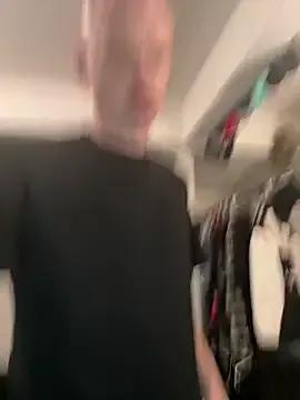 Freechat brofcker on StripChat