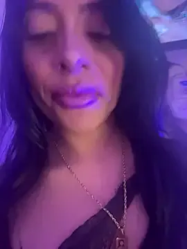 Offline canela_10 on StripChat