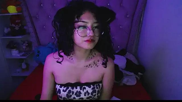 Freechat CherieCurl on StripChat