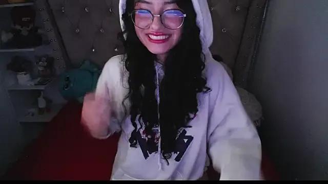 Freechat CherieCurl on StripChat