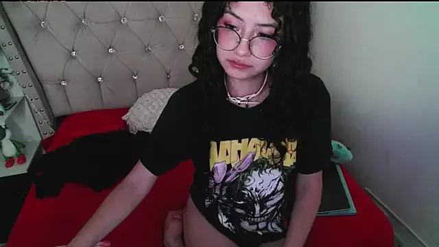 Freechat CherieCurl on StripChat