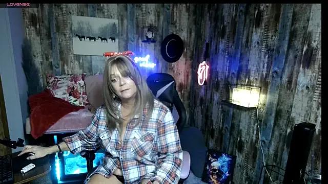 cowgirlc — Tits out for 15 mins!