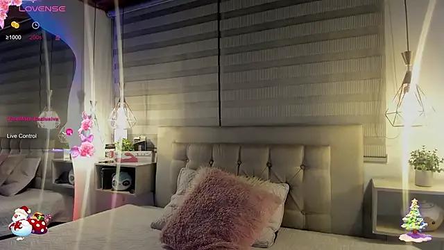 cristal__hot_1 — finger in pussy