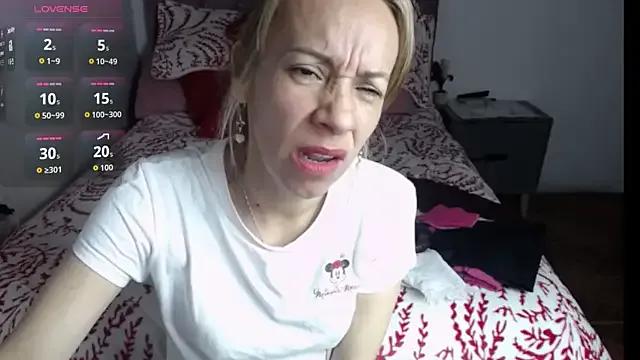 cristin_doll_ — finger in pussy