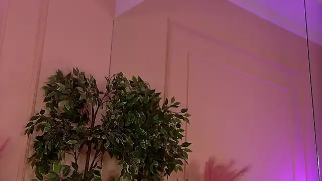 CrystalRedd — make me wet