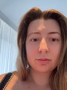 Freechat curvyflawless on StripChat